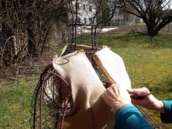 Eine echte Garten Dame im Einsatz